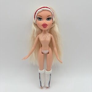 Bratz Play Sportz Soccer Cloe Headband Socks Fashion Doll Earrings